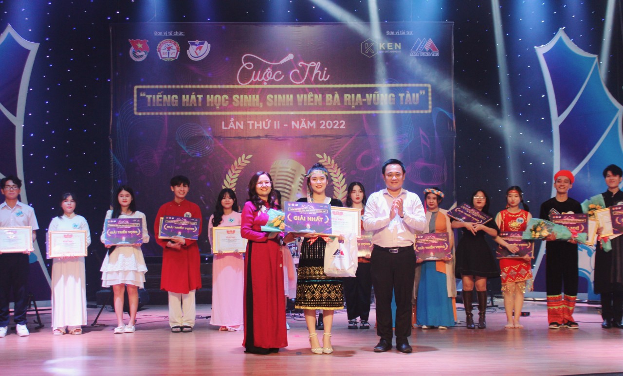 Thí sinh Nguyễn Ngọc Anh Thư giành giải Nhất với tiết mục 