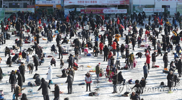 Lễ hội câu cá trên băng Sancheoneo Hwacheon.