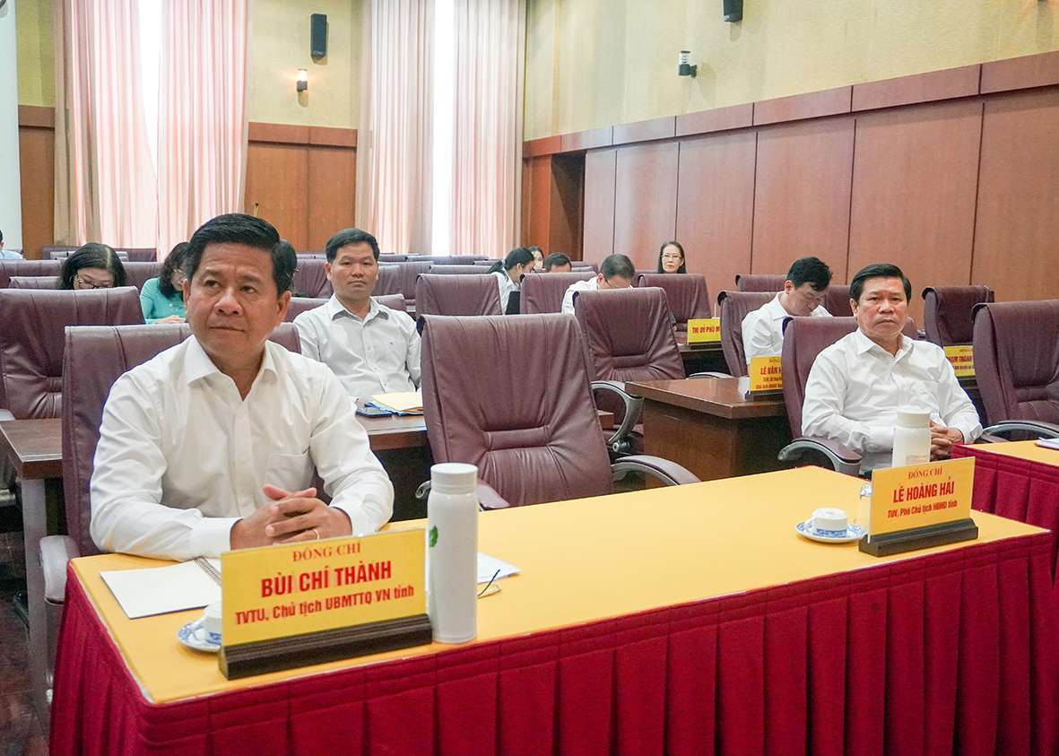 Lãnh đạo Ủy ban MTTQ Việt Nam tỉnh, các ban của Tỉnh ủy tham dự Hội nghị.