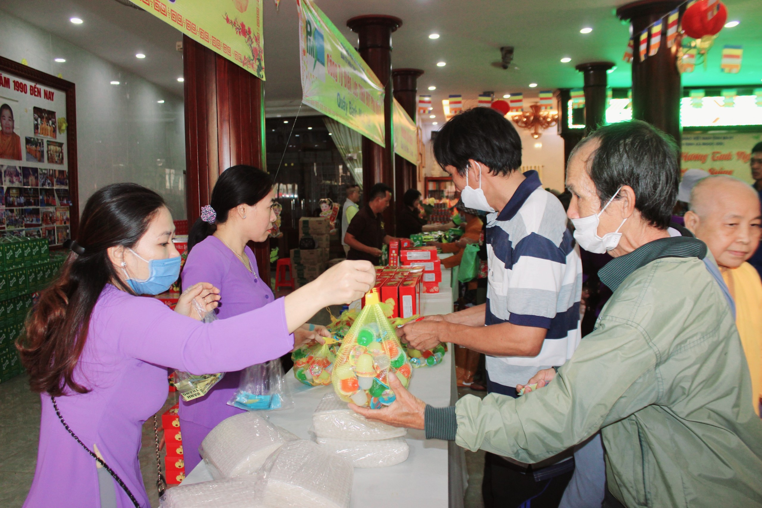 Người khuyết tật, hộ có hoàn cảnh khó khăn phấn khởi tham gia chương trình 