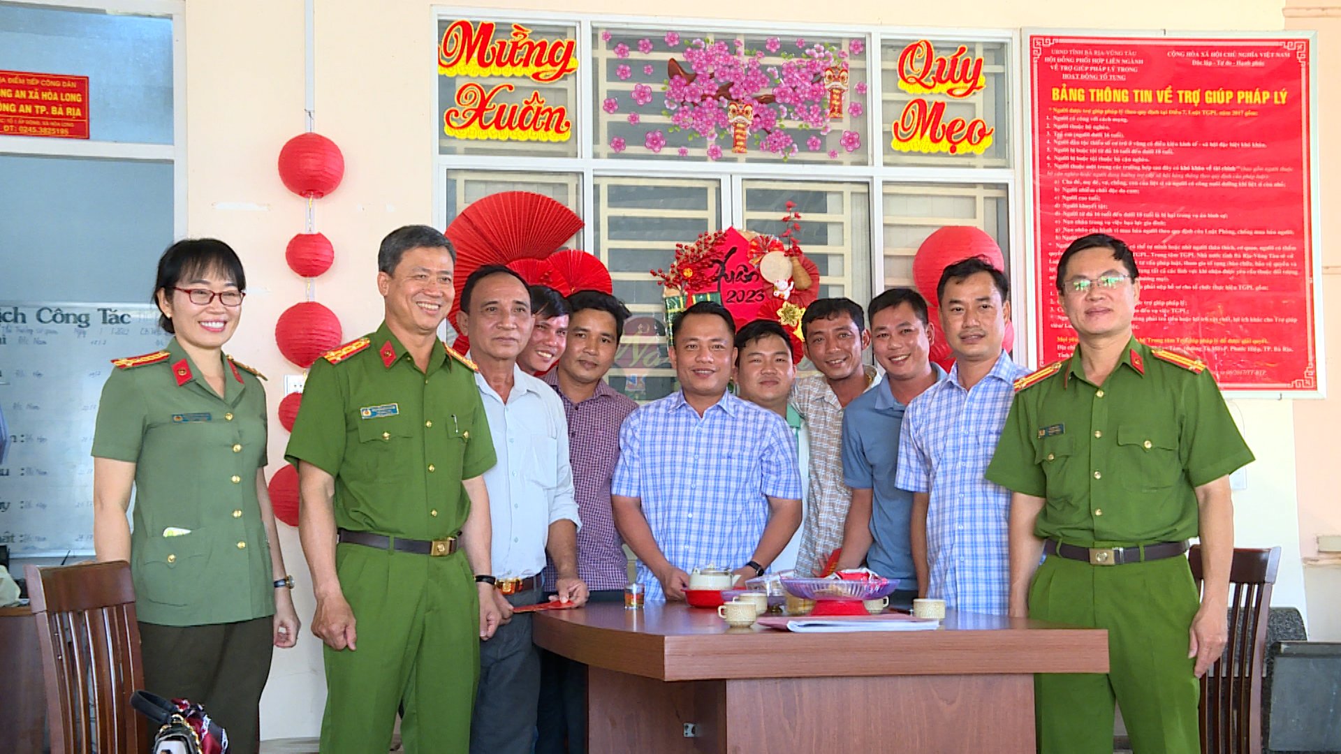 Đại tá Nguyễn Anh Hùng, Phó Giám đốc Công an tỉnh làm Trưởng đoàn đã đến thăm, chúc tết, động viên các lực lượng trực chiến và thực hiện nhiệm vụ đảm bảo ANTT trong kỳ nghỉ Tết tại Trại tạm giam Công an tỉnh, 