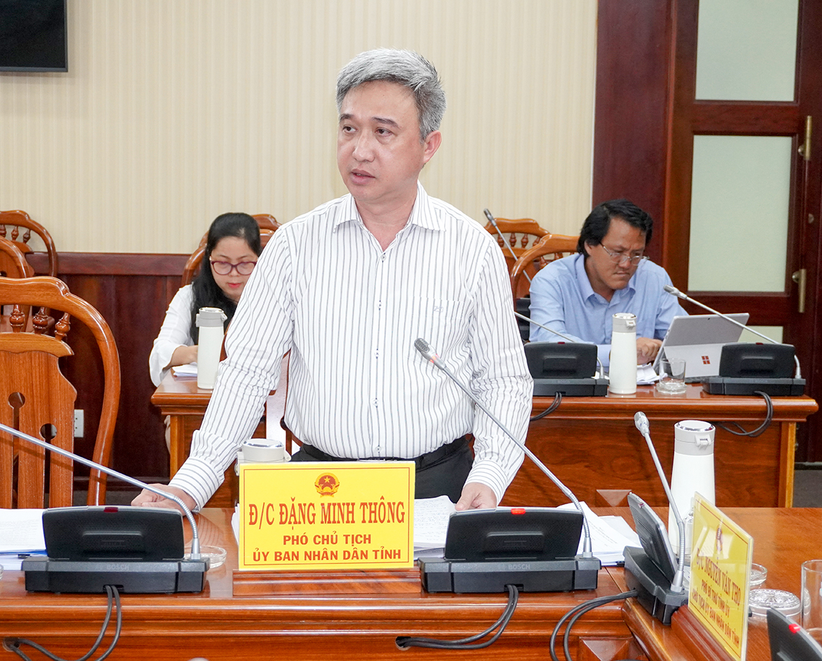Ông Đặng Minh Thông, Phó Chủ tịch UBND tỉnh đề nghị, phải nhanh chóng hoàn thành việc cập nhật cơ sở dữ liệu dân cư, định danh và xác thực điện tử.