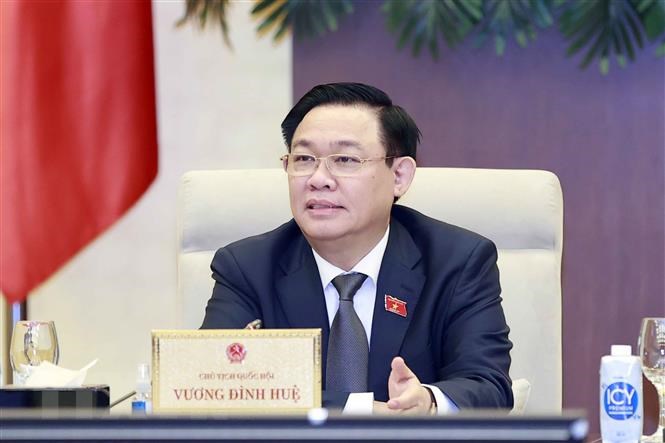 Chủ tịch Quốc hội Vương Đình Huệ phát biểu.