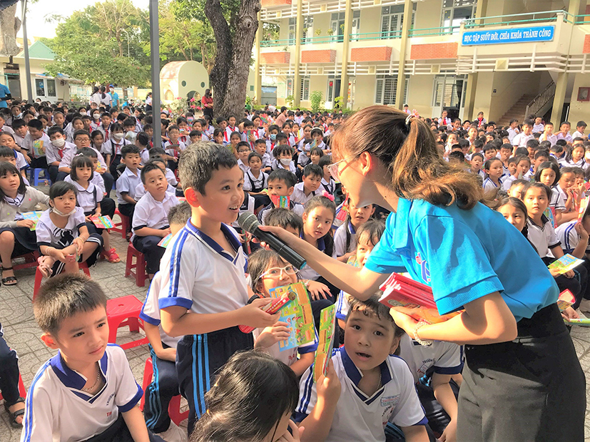 Thiếu nhi tham gia trả lời câu hỏi tình huống tại chương trình “Điện ảnh trong mắt trẻ thơ”.