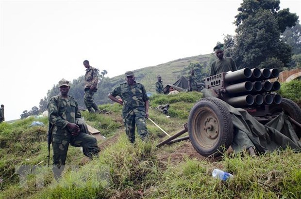 Các tay súng M23 gác tại Bunagana (CHDC Congo).