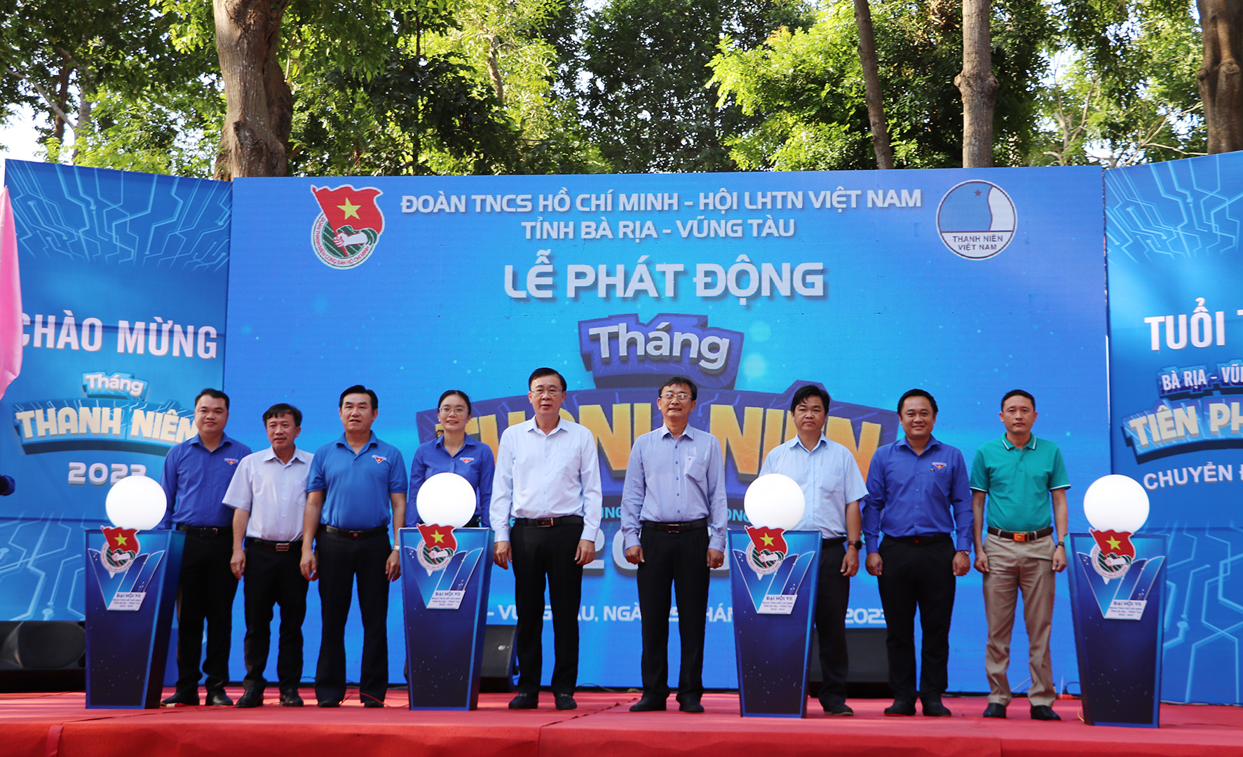 Lãnh đạo tỉnh tới tham gia, cổ vũ các đoàn viên thanh niên trong tỉnh tại Lễ khởi động Tháng Thanh niên.