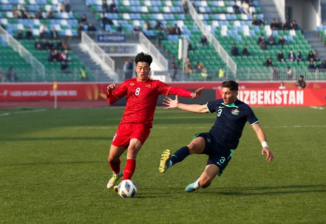 U20 Việt Nam (áo đỏ) gây bất ngờ với chiến thắng 1-0 trước U20 Úc.