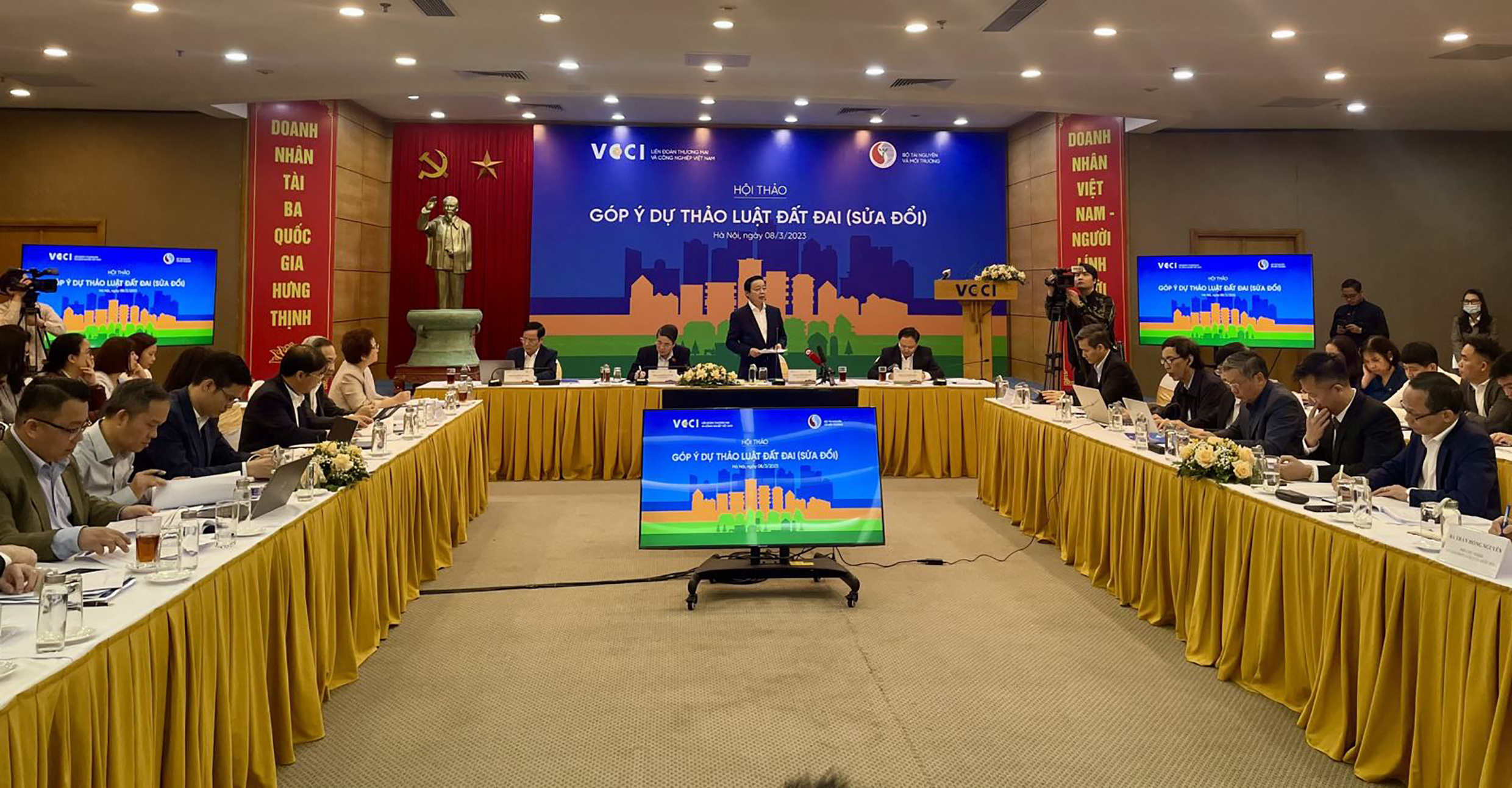 Phó Thủ tướng Trần Hồng Hà chủ trì hội thảo lấy ý kiến Dự thảo Luật Đất đai (sửa đổi) sáng 8/3.