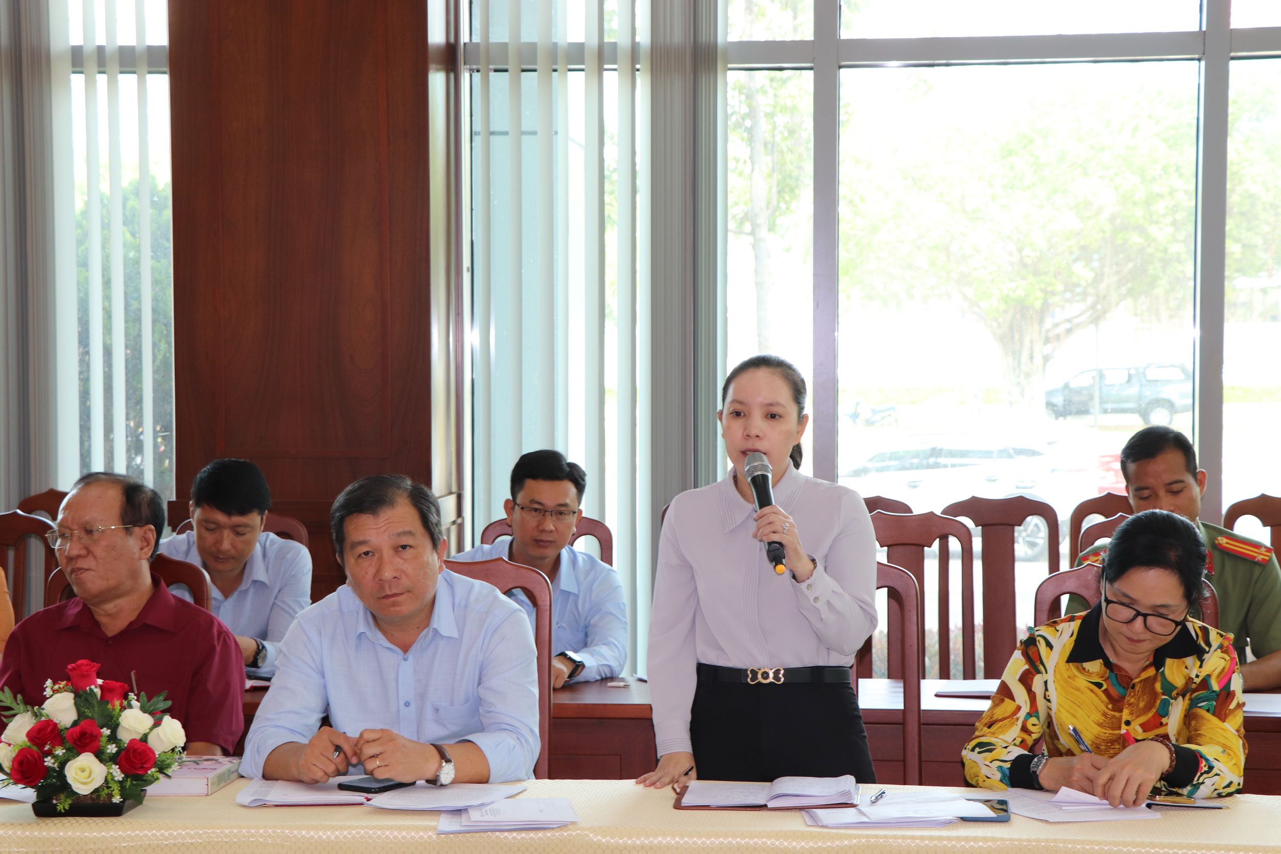 Bà Lê Thị Ngọc Hạnh, Trưởng Ban Tuyên giáo Huyện ủy Long Điền phát biểu về công tác tuyên truyền cho ngư dân đánh bắt xa bờ.