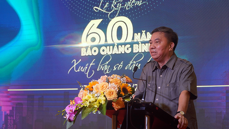 Ông Đỗ Quý Doãn, nguyên Thứ trưởng Bộ TT và TT, nguyên Tổng Biên tập Báo Quảng Bình chia sẻ những kỷ niệm và bài học kinh nghiệm về nghề báo.