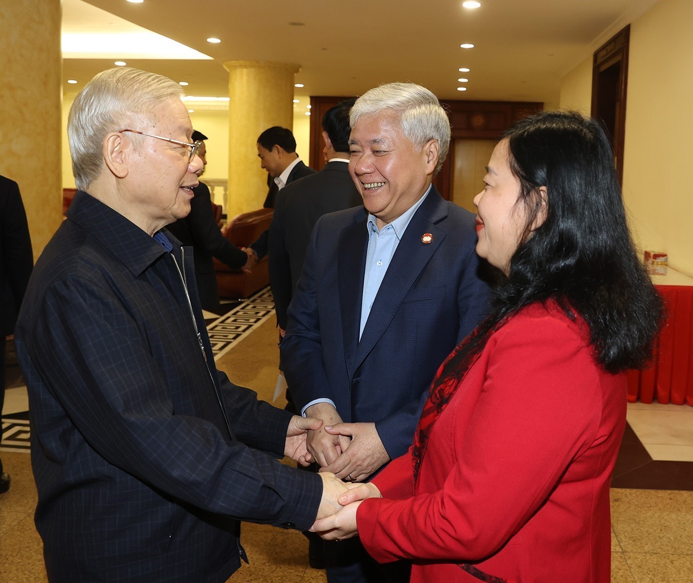 Tổng Bí thư Nguyễn Phú Trọng với các đồng chí Ban Bí thư dự cuộc họp. Ảnh: TRÍ DŨNG