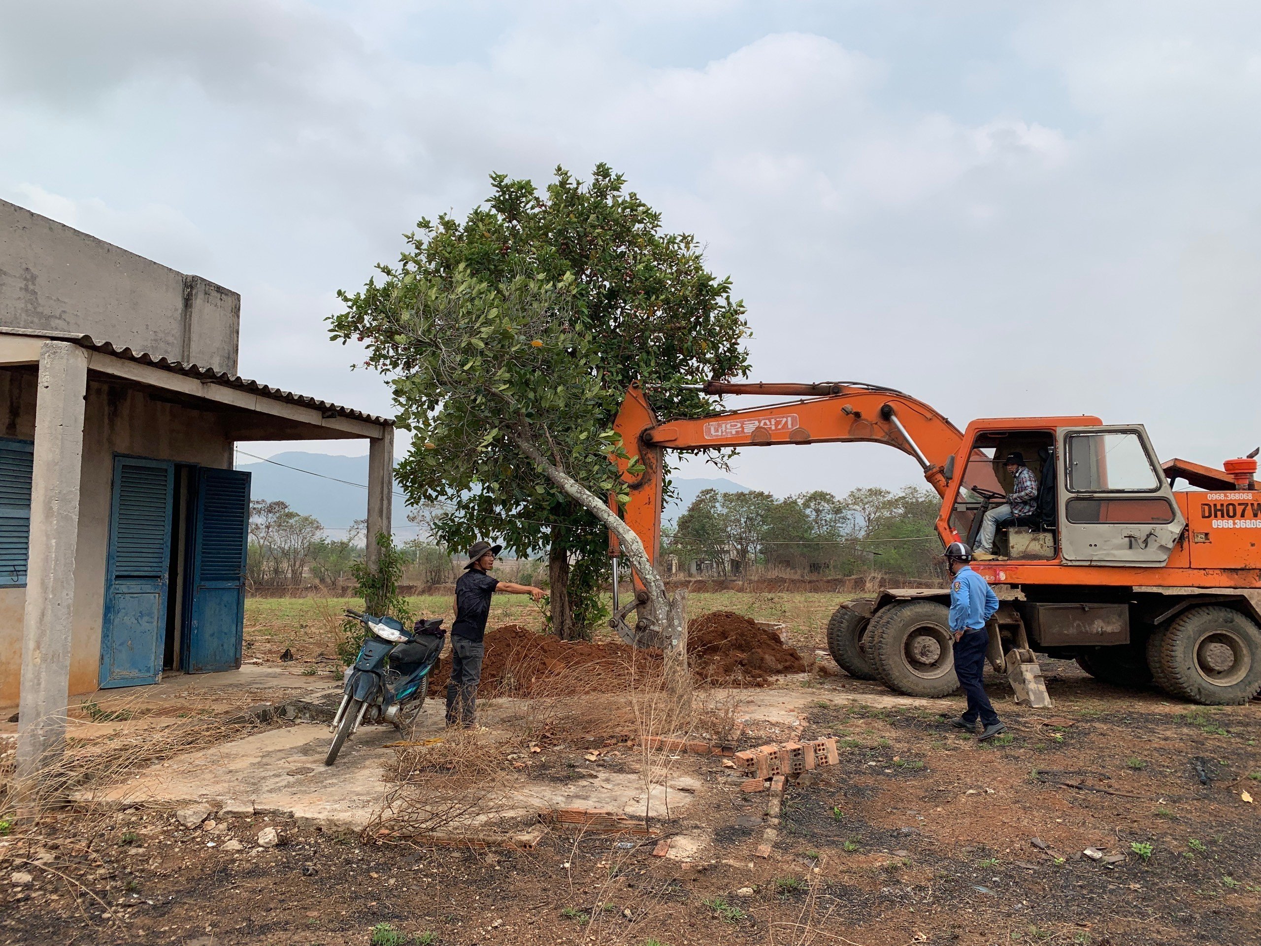 Thêm 3 hộ dân tự nguyện bàn giao mặt bằng