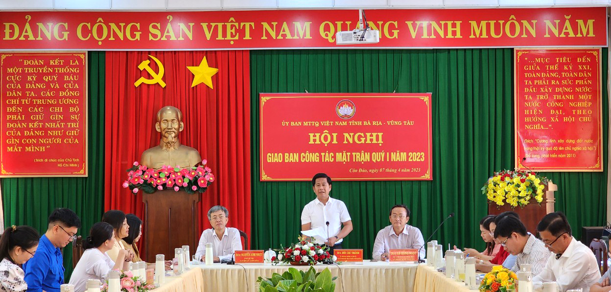 Ông Bùi Chí Thành, Ủy viên Ban Thường vụ Tỉnh ủy, Chủ tịch UBMTTQ Việt Nam tỉnh phát biểu chỉ đạo tại hội nghị.