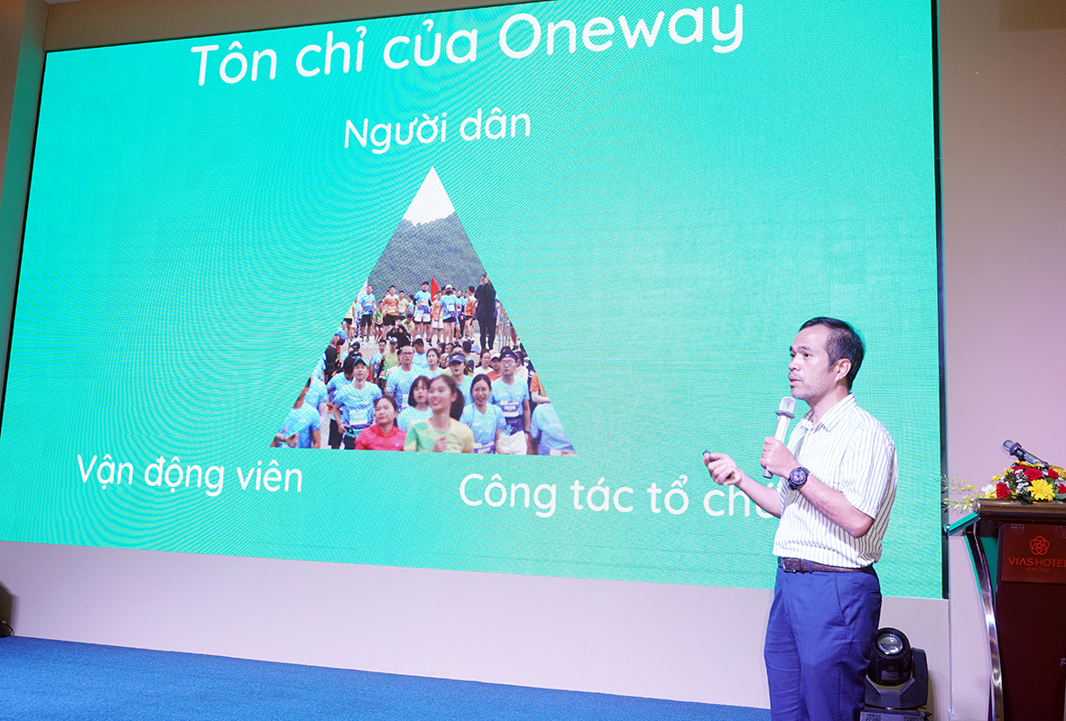 Ông Phạm Trung Linh, Giám đốc đường chạy One Way Vũng Tàu Marathon thông tin về những nét nổi bật của giải.