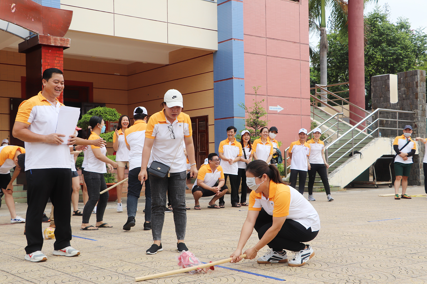 Các đội thi đấu bộ môn Đập heo đất.