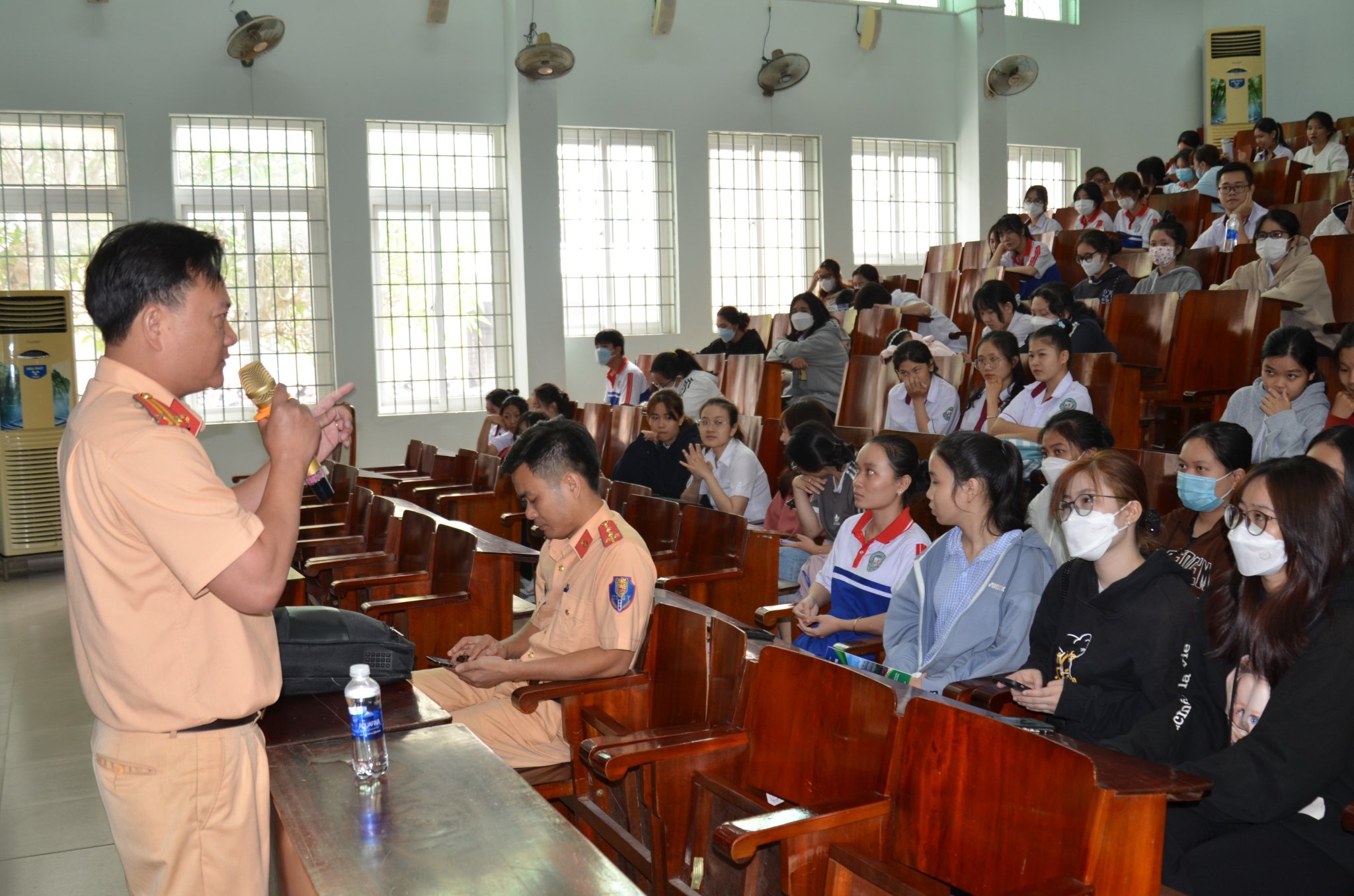 Báo cáo Phòng CSGT-Công an tỉnh tuyên truyền an toàn giao thông cho sinh viên