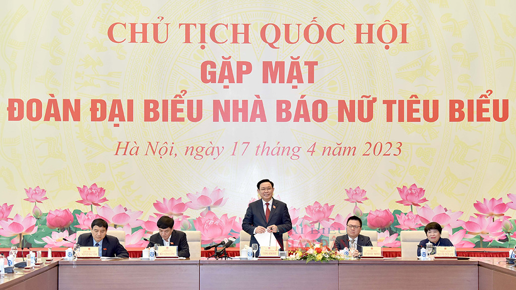 Chủ tịch Quốc hội Vương Đình Huệ phát biểu tại cuộc gặp mặt. Ảnh: LÂM HIỂN 