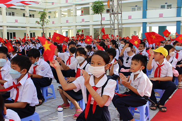 Tại Bà Rịa-Vũng Tàu, cơ sở vật chất trường lớp được đầu tư theo hướng chuẩn hóa, hiện đại hóa, phấn đấu đủ điều kiện dạy học 2 buổi/ngày. Trong ảnh: Năm học 2022-2023, Trường TH Lưu Chí Hiếu (TP.Vũng Tàu) là một trong những ngôi trường được xây mới khang trang và hiện đại.