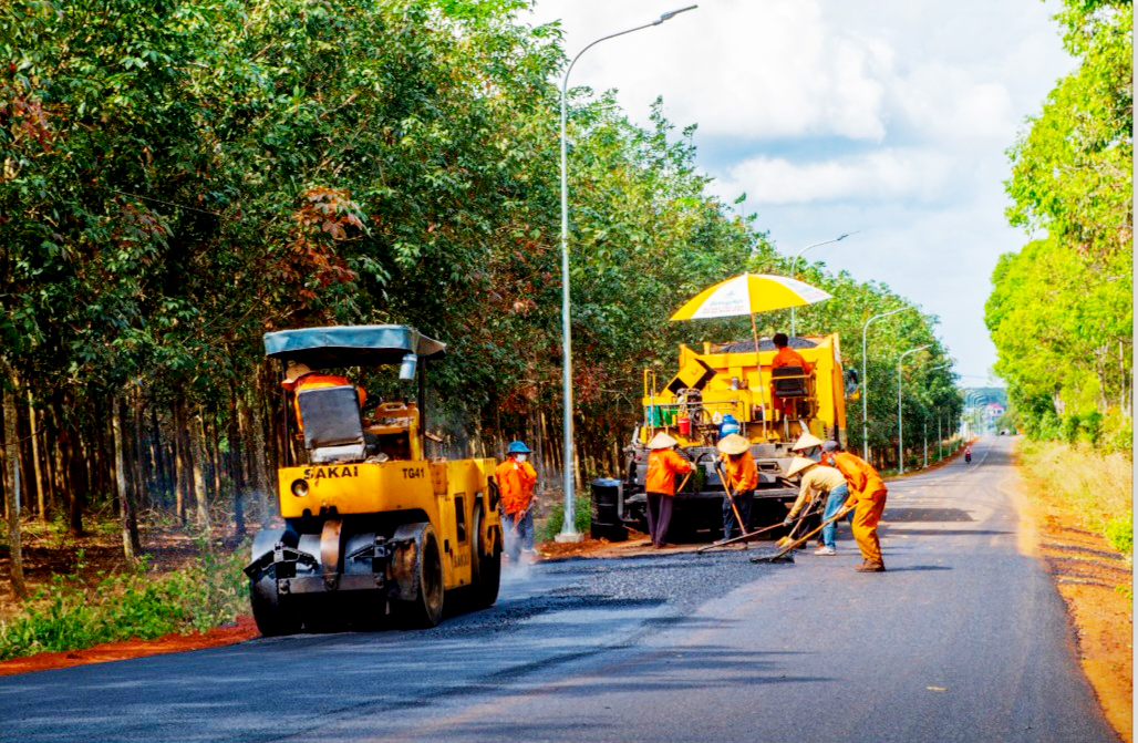 Đường giao thông nông thôn trên địa bàn huyện Xuyên Mộc được nâng cấp khiến người dân đi lại thuận lợi.