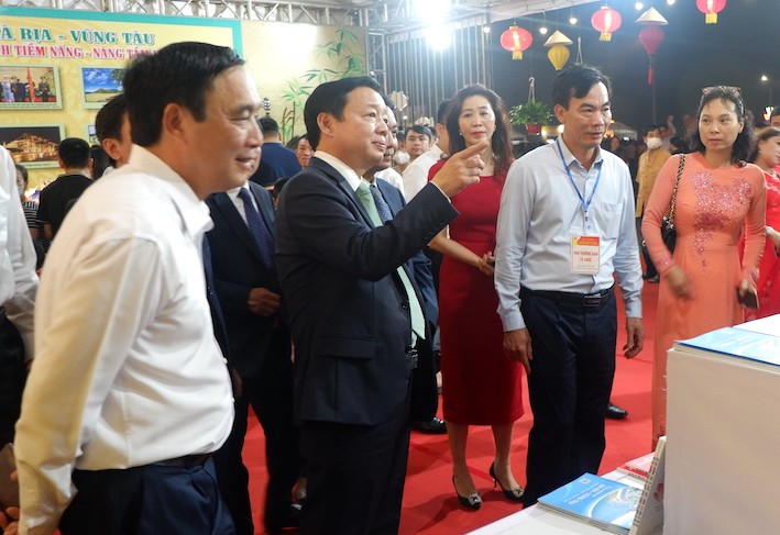 Phó Thủ tướng Trần Hồng Hà thăm gian 