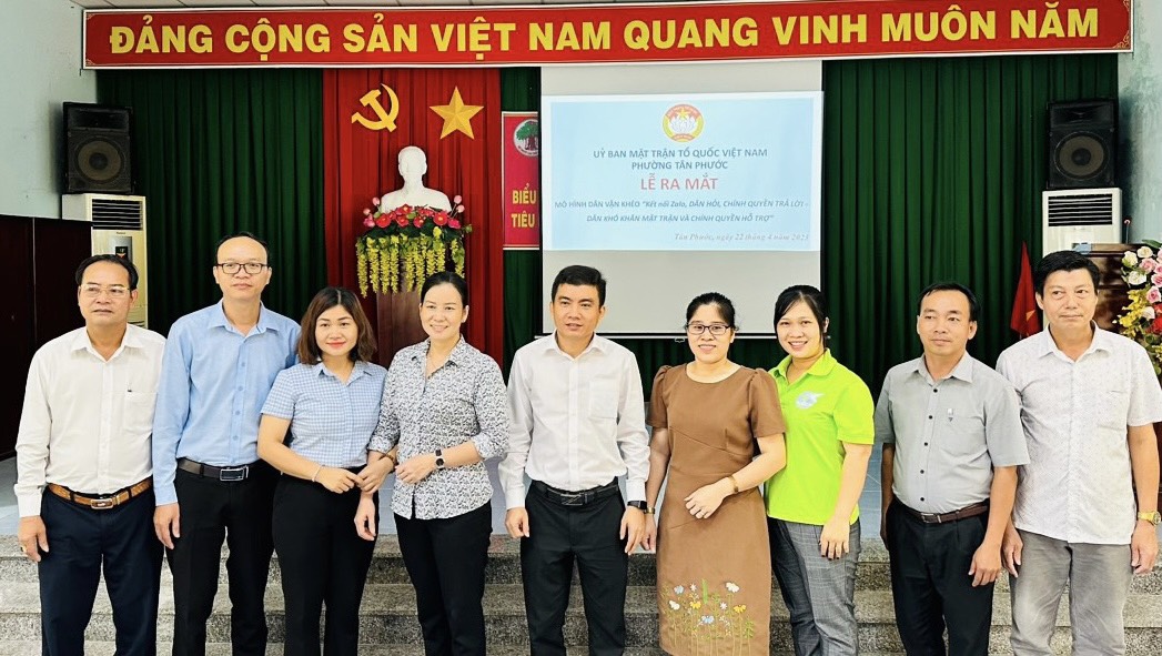 Lãnh đạo MTTQ TX. Phú Mỹ và phường Tân Phước tại buổi lễ ra mắt mô hình.