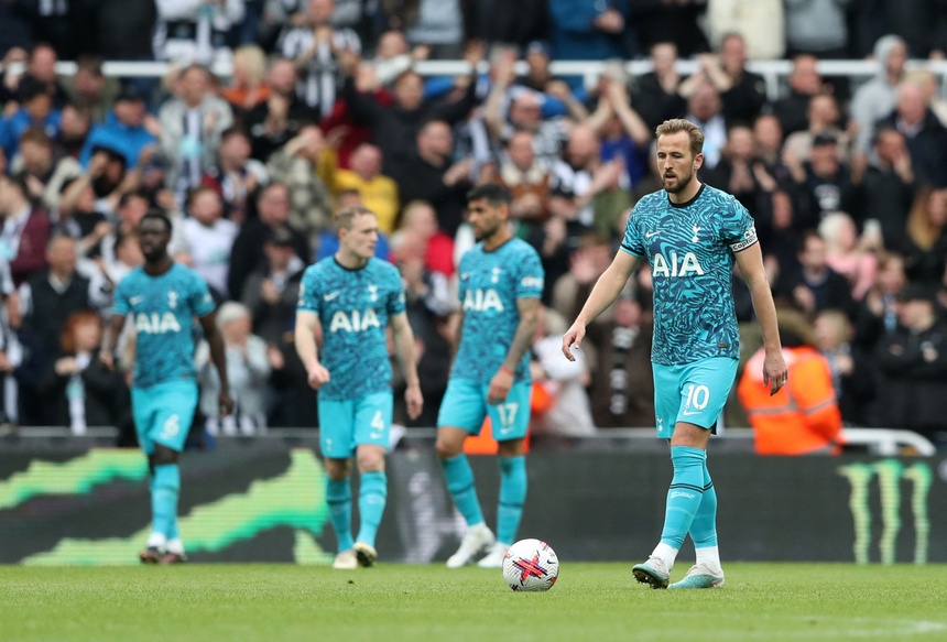 Tottenham chịu nhiều bất lợi trong cuộc đua top 4 Premier League mùa này.