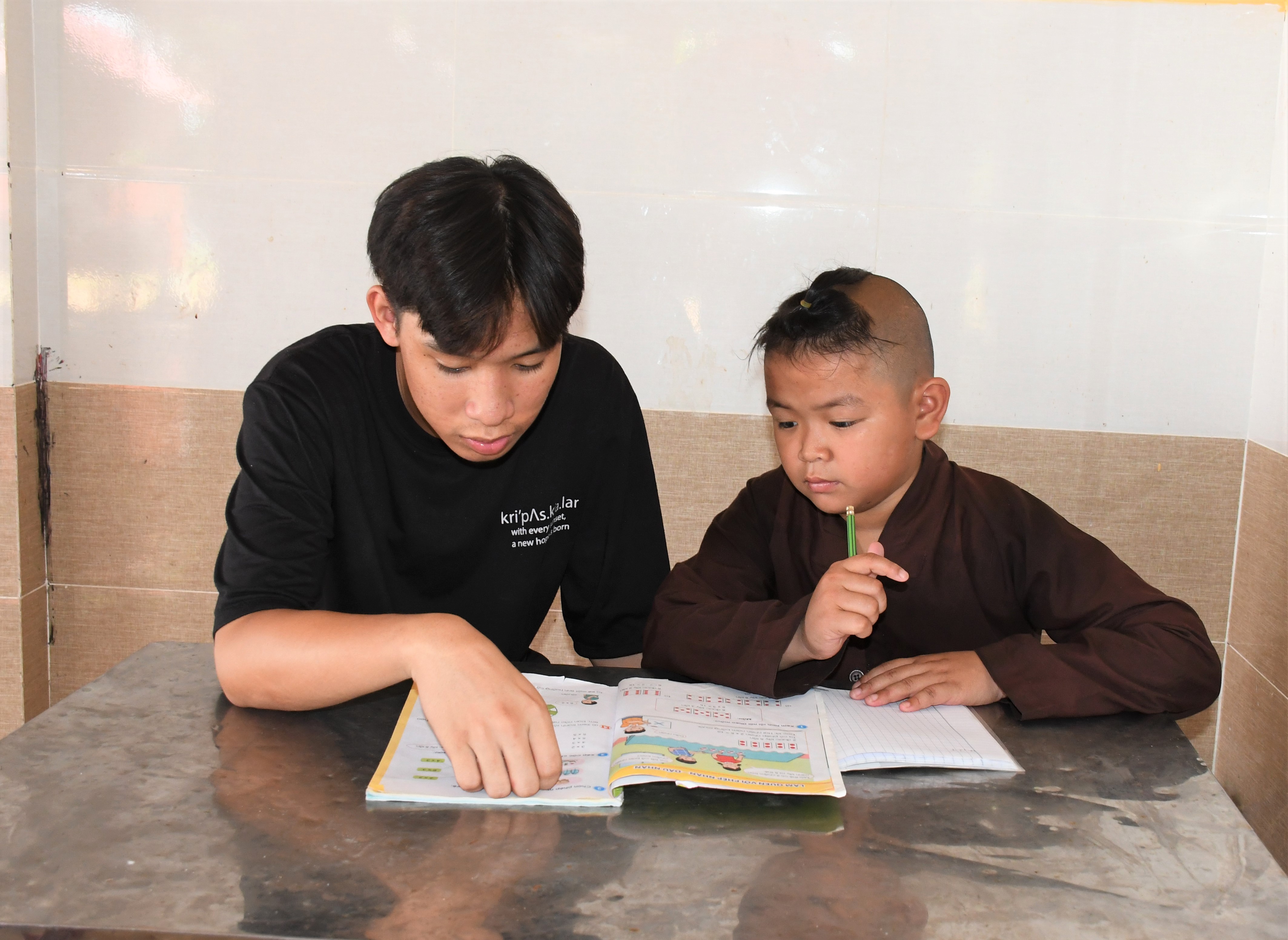 Nhờ được Trung tâm Nhân đạo Hồng Quang (TX.Phú Mỹ) cưu mang,  em Hồ Văn Nam đã có gia đình mới.