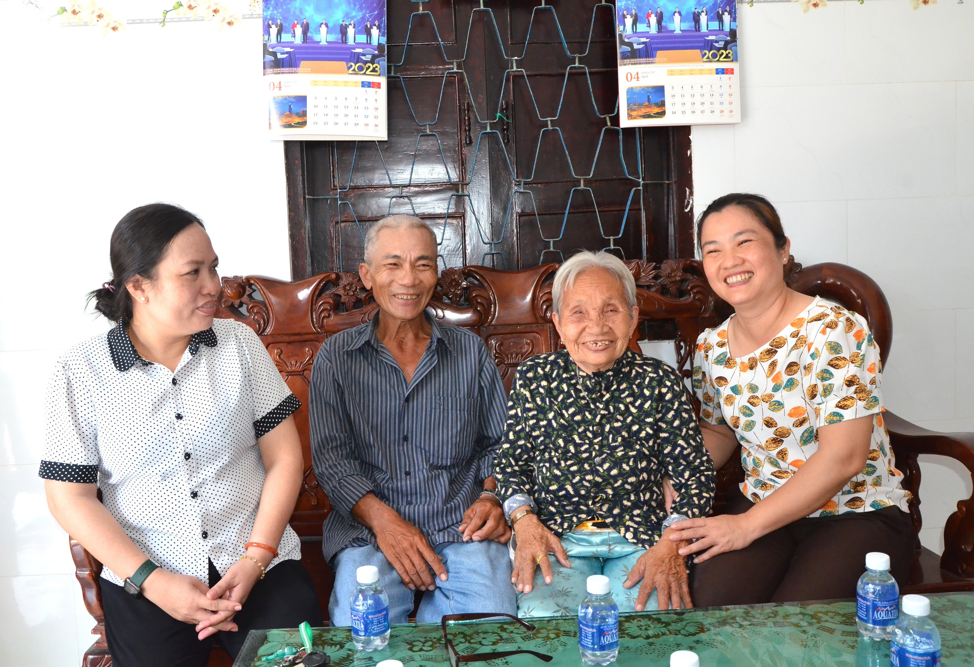 Mẹ VNAH Bùi Thị Đay (tổ 4, khu phố 5, phường Phước Trung, TP.Bà Rịa) rất vui khi được ở  trong căn nhà vừa được TP.Bà Rịa hỗ trợ sửa chữa.