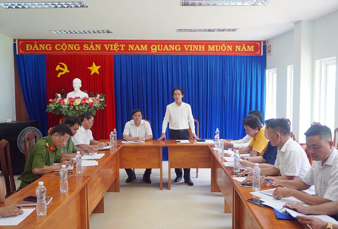 Ông Huỳnh Đức Dũng, Phó Giám đốc Sở VH-TT phát biểu tại cuộc họp.