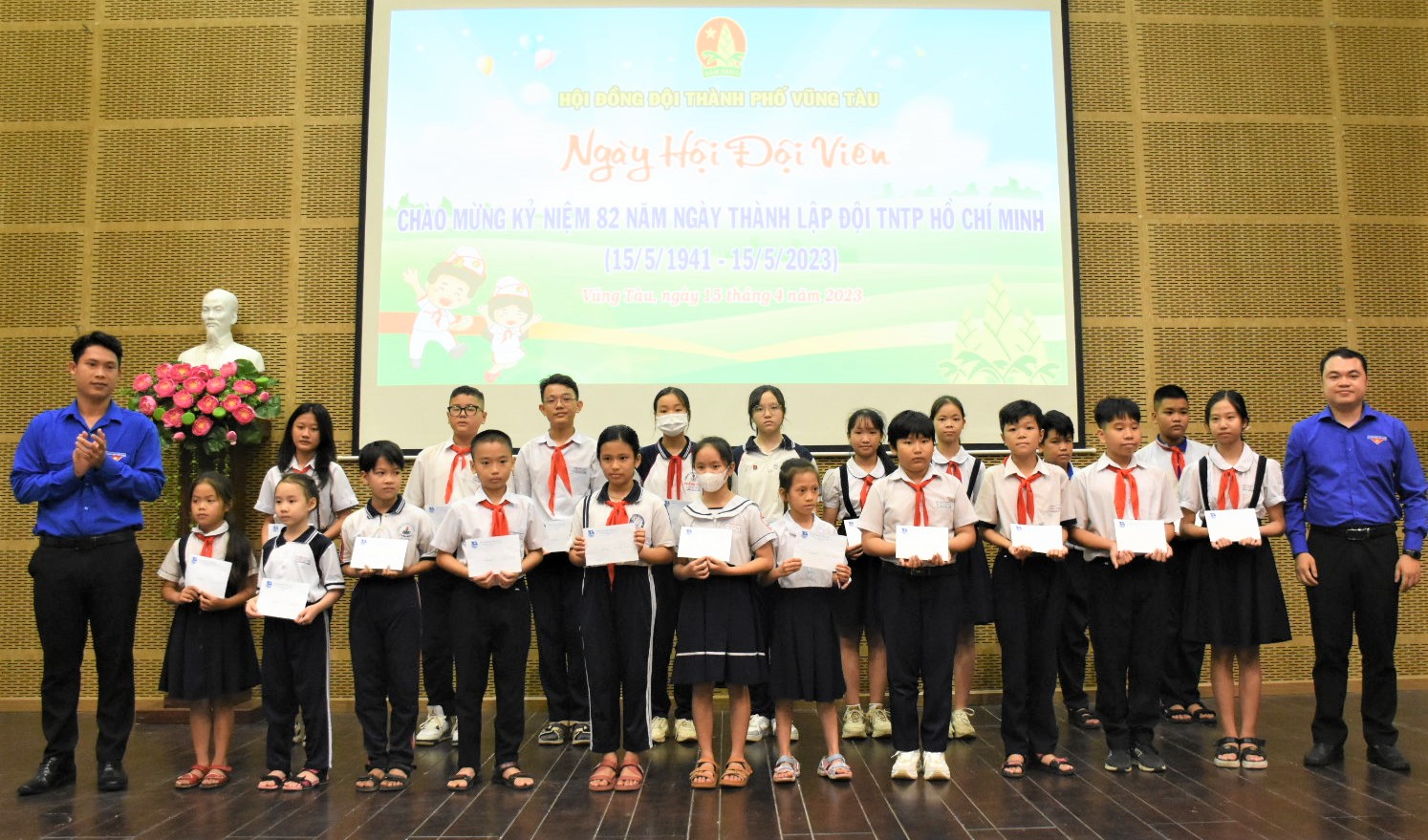 Tỉnh Đoàn, Thành Đoàn Vũng Tàu trao học bổng trích từ Quỹ “Học bổng sáng tạo” cho các đội viên  có hoàn cảnh khó khăn năm học 2022-2023.