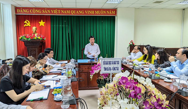 Ông Nguyễn Văn Xinh, Trưởng Ban Tuyên giáo Tỉnh ủy, Trưởng Ban Văn hóa Xã hội HĐND tỉnh phát biểu tại buổi làm việc