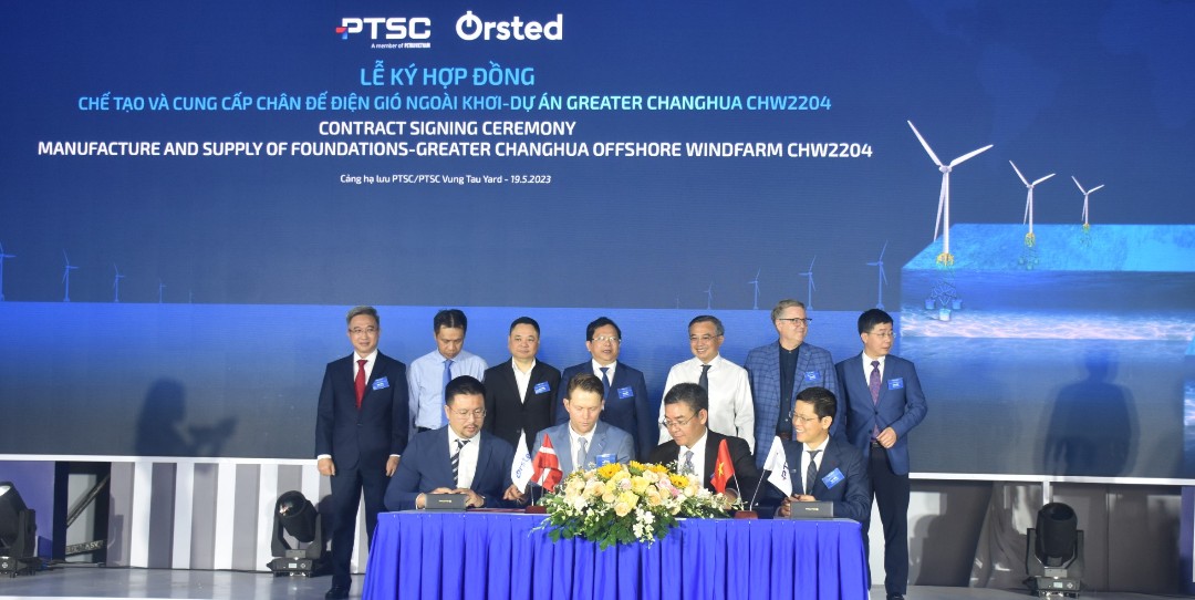 Đại diện PTSC và Ørsted ký kết hợp đồng.