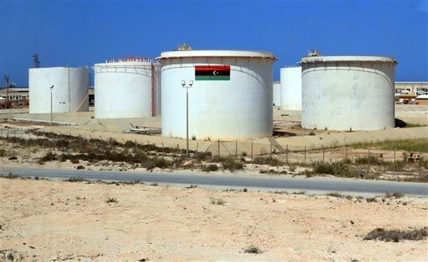 Bể chứa tại cảng dầu Brega (Libya).