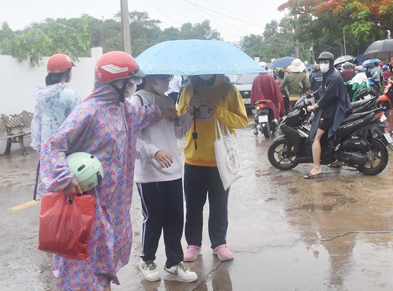 Dù thời tiết không thuận lợi, nhưng nhờ sự hỗ trợ tích cực của các lực lượng, kỳ thi diễn ra an toàn, nghiêm túc, không có sự cố bất thường xảy ra