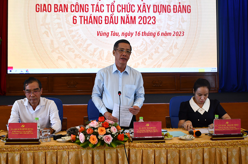 Trưởng Ban Tổ chức Tỉnh ủy Lưu Tài Đoàn phát biểu chỉ đạo tại hội nghị.