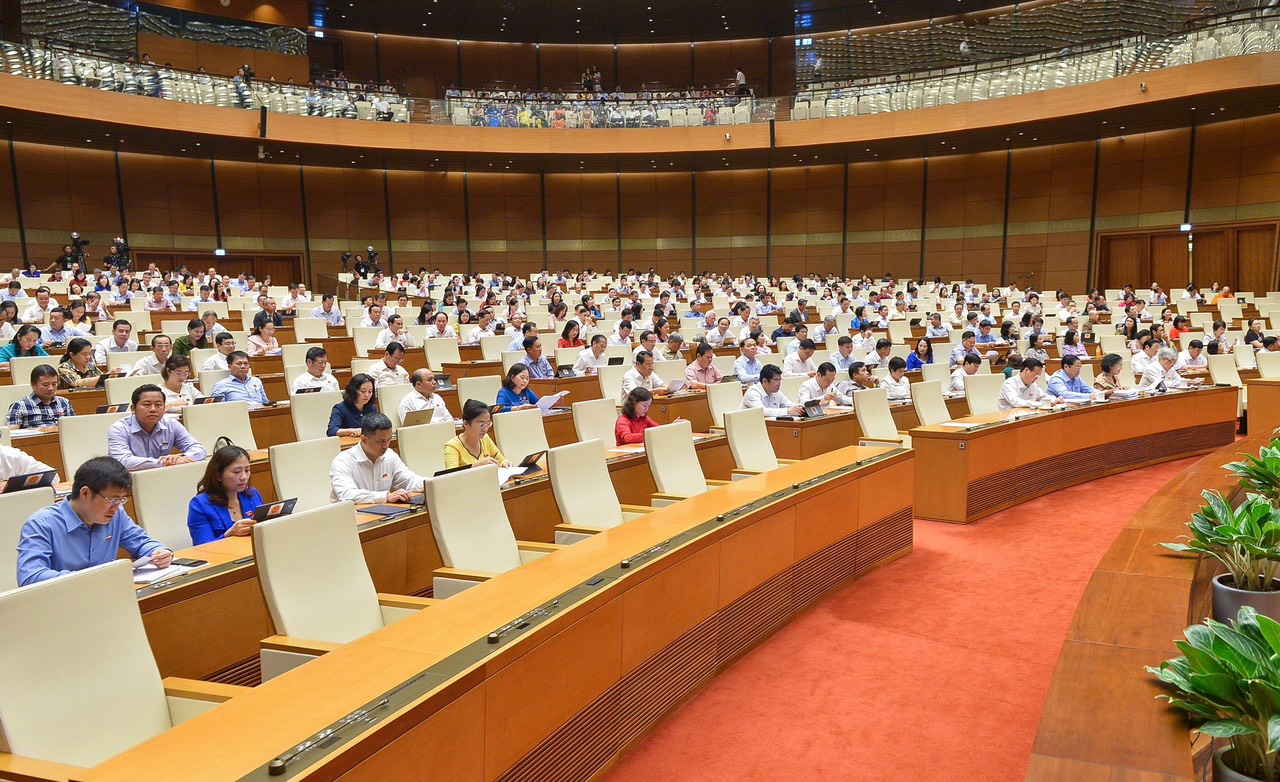 Quang cảnh phiên họp sáng 21/6