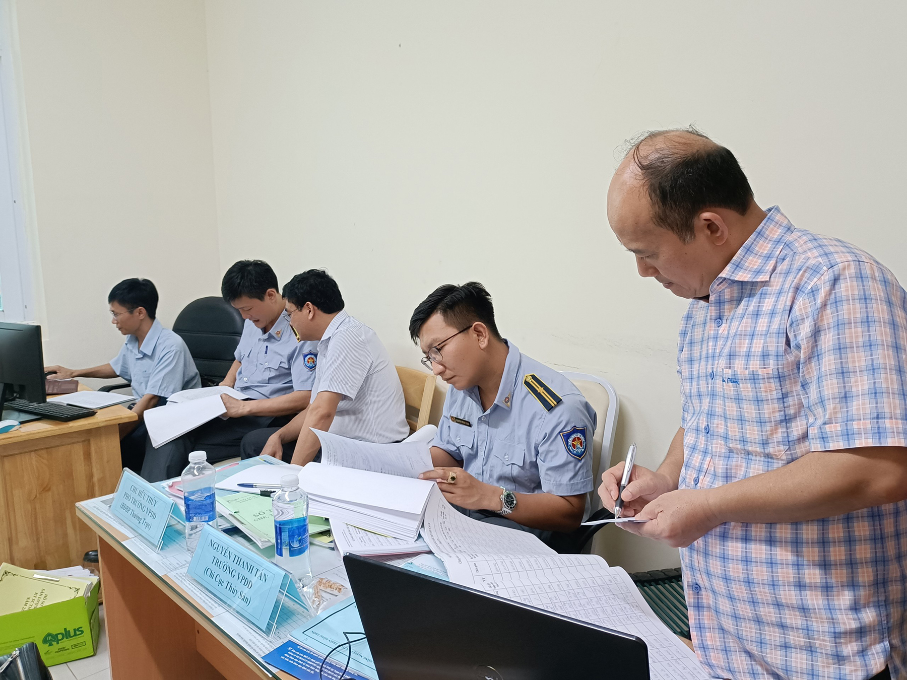 Đoàn công tác Bộ NN-PTNT kiểm tra việc thực hiện quy định IUU tại cảng Hưng Thái  (huyện Long Điền) ngày 14/6.