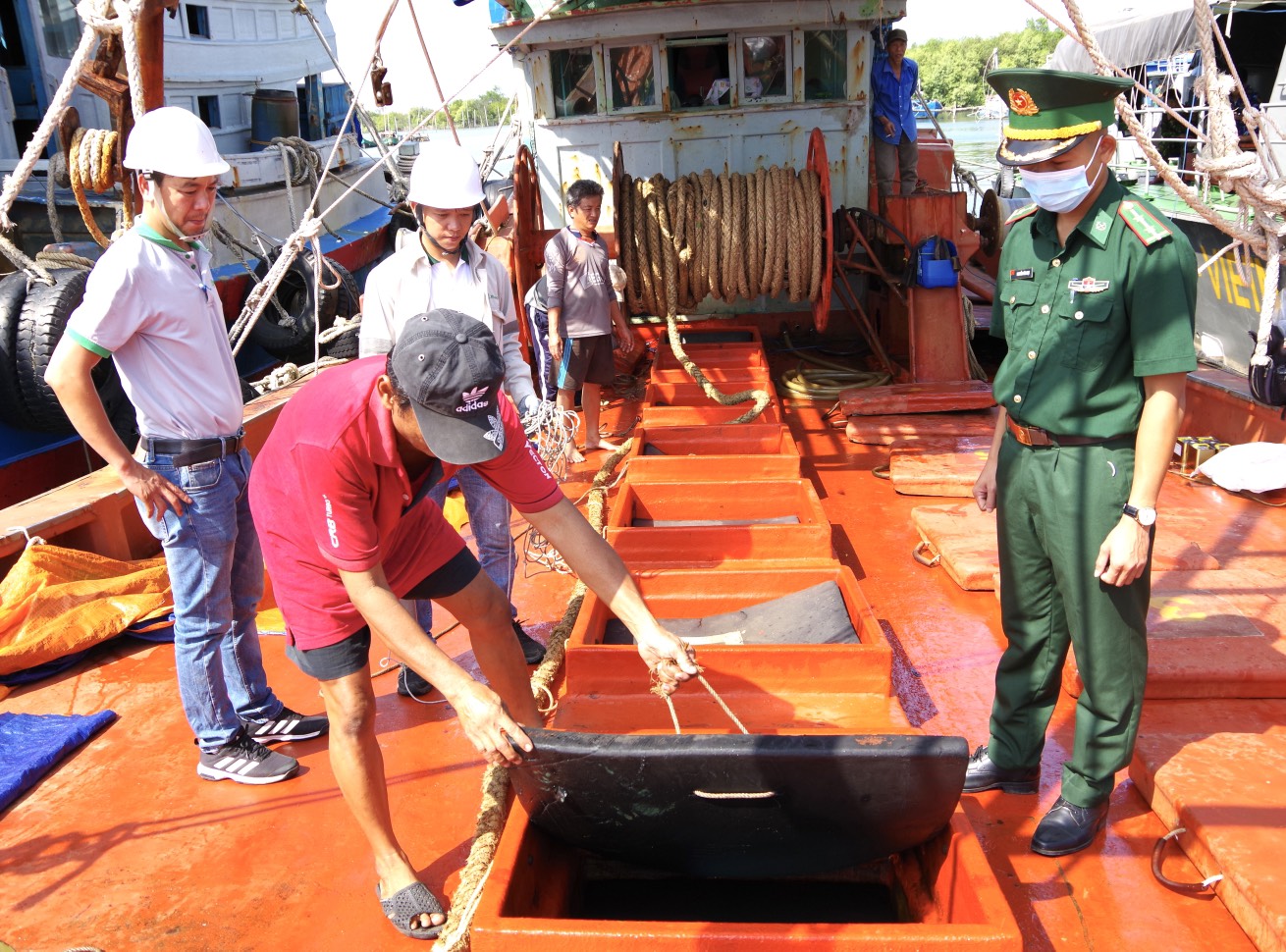 BĐBP bắt quả tang tàu cá vận chuyển hơn 100.000 lít dầu D.O trái phép trên biển hồi tháng 3/2023.