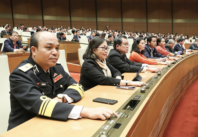 Đoàn đại biểu Quốc hội tỉnh tham gia biểu quyết các vấn đề quan trọng của đất nước