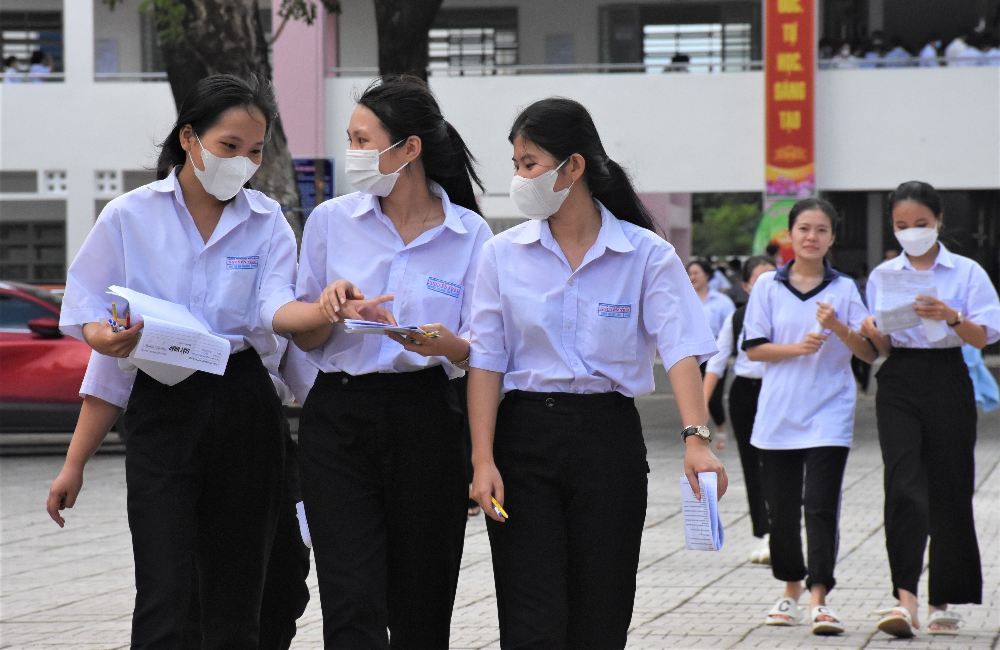 Thí sinh tại điểm thị Trường THPT Nguyễn Trãi (huyện Châu Đức) hoàn tất môn thi cuối cùng của kỳ thi THPT năm 2023.