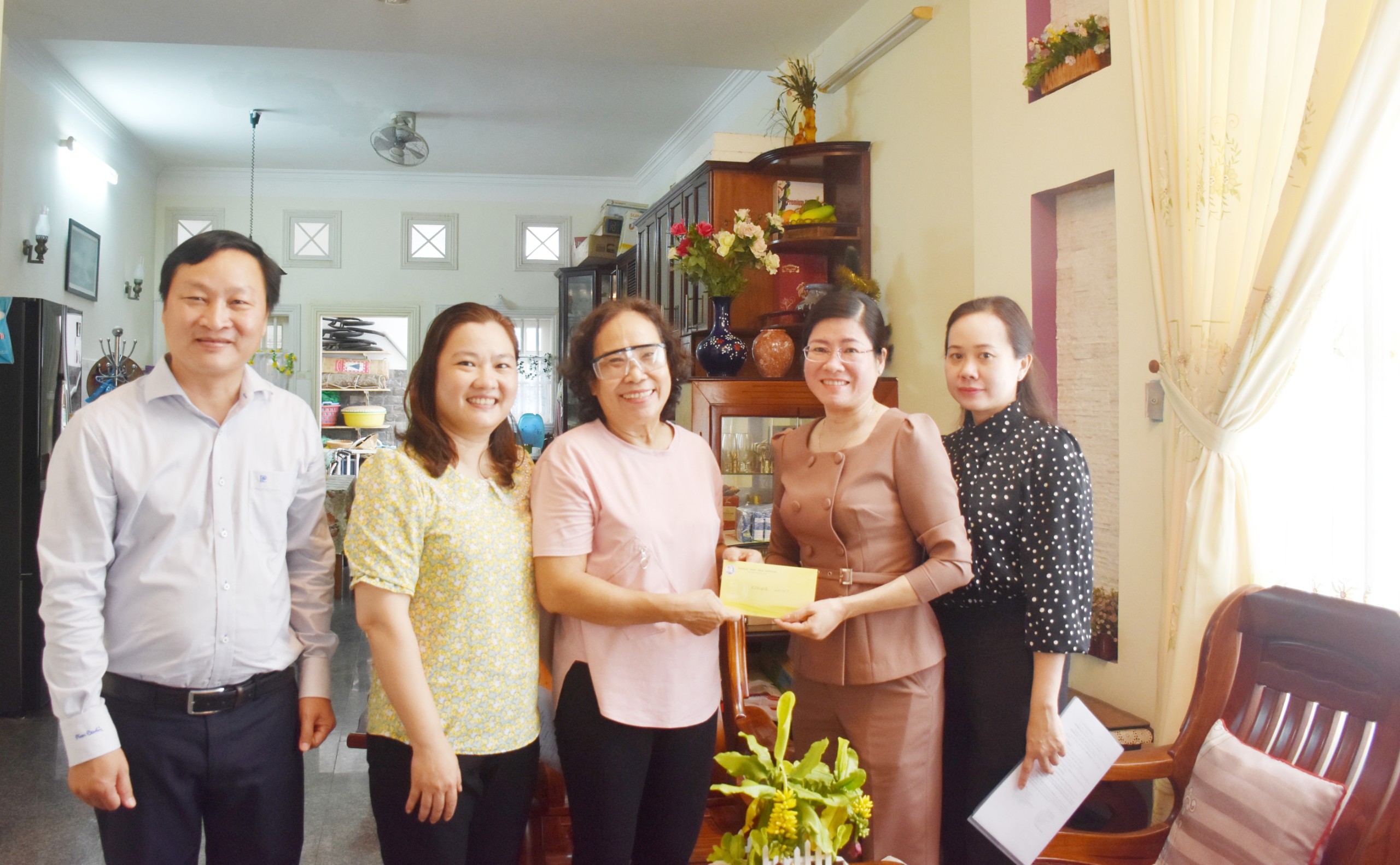 Khắp nơi tri ân người có công