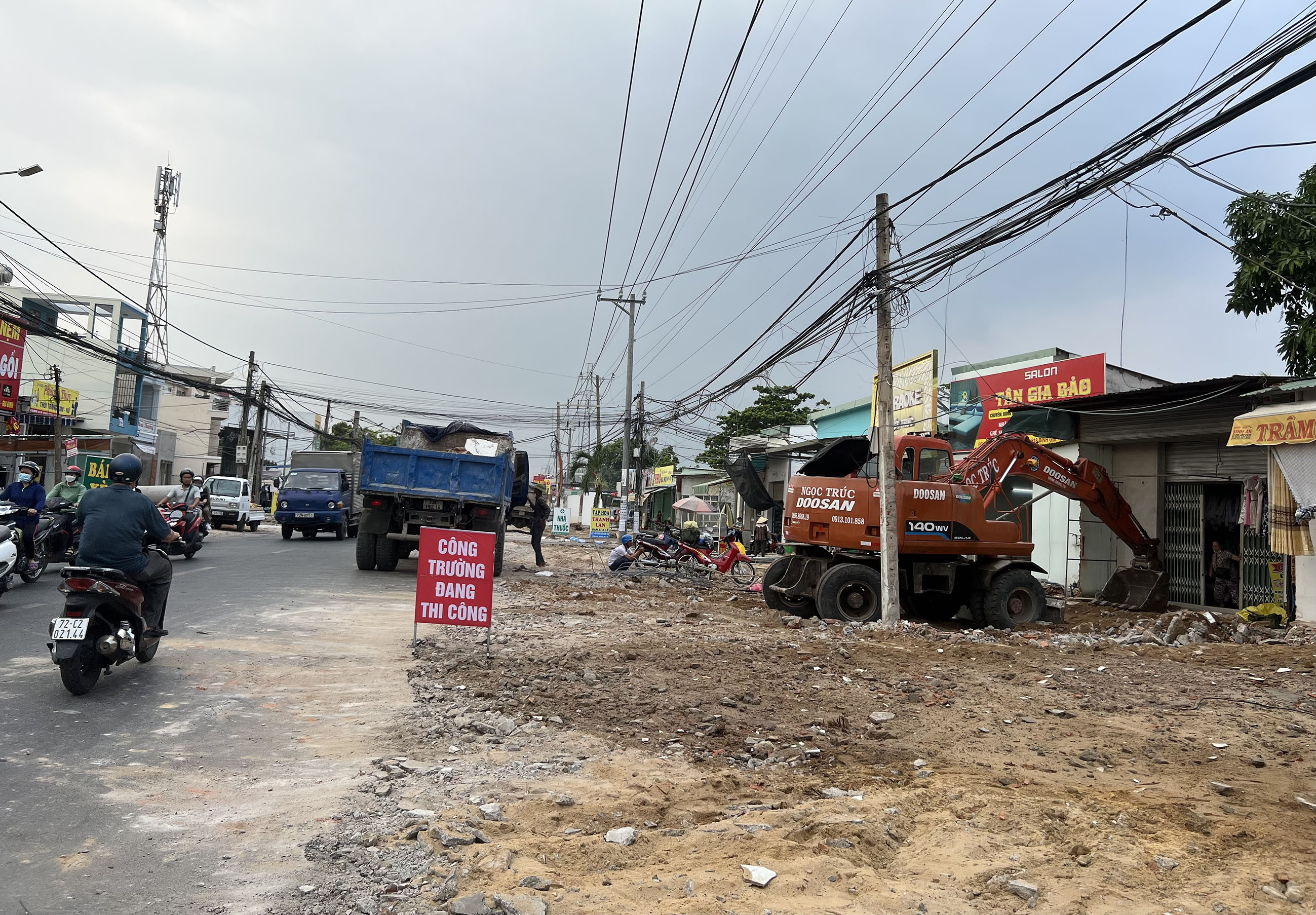 Các địa phương nỗ lực triển khai vốn đầu tư công. Trong ảnh: TP. Vũng Tàu giải phóng mặt bằng đường Bình Giã.