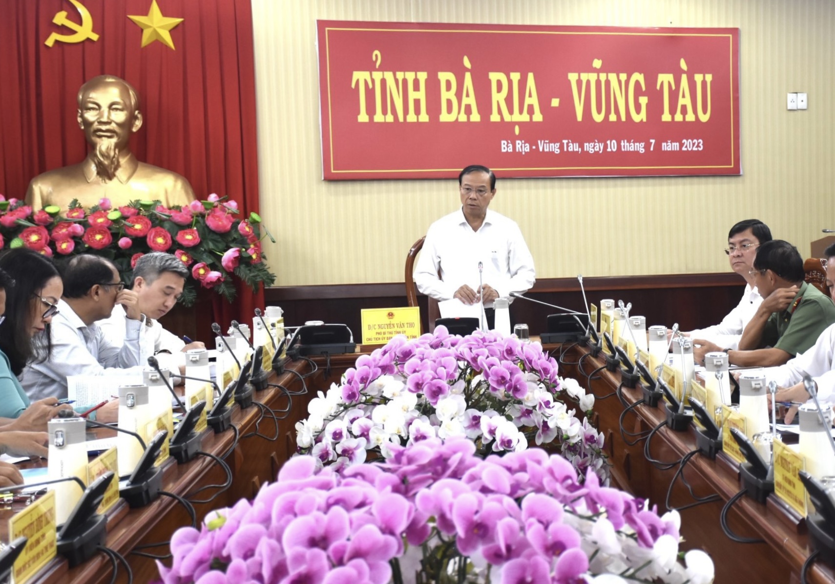 Ông Nguyễn Văn Thọ, Chủ tịch UBND tỉnh chủ trì cuộc họp.
