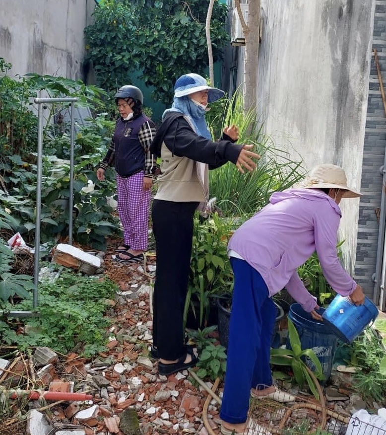 Vệ sinh môi trường phòng chống SXH tại ấp Phước Hiệp,  xã Phước Tỉnh.