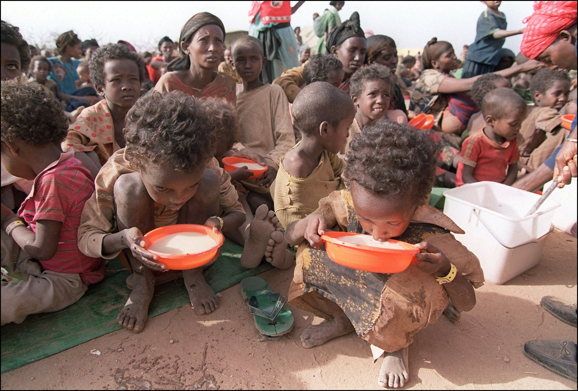 Phụ nữ và trẻ em tại trại tị nạn Kebribeyah, miền Đông Ethiopia.
