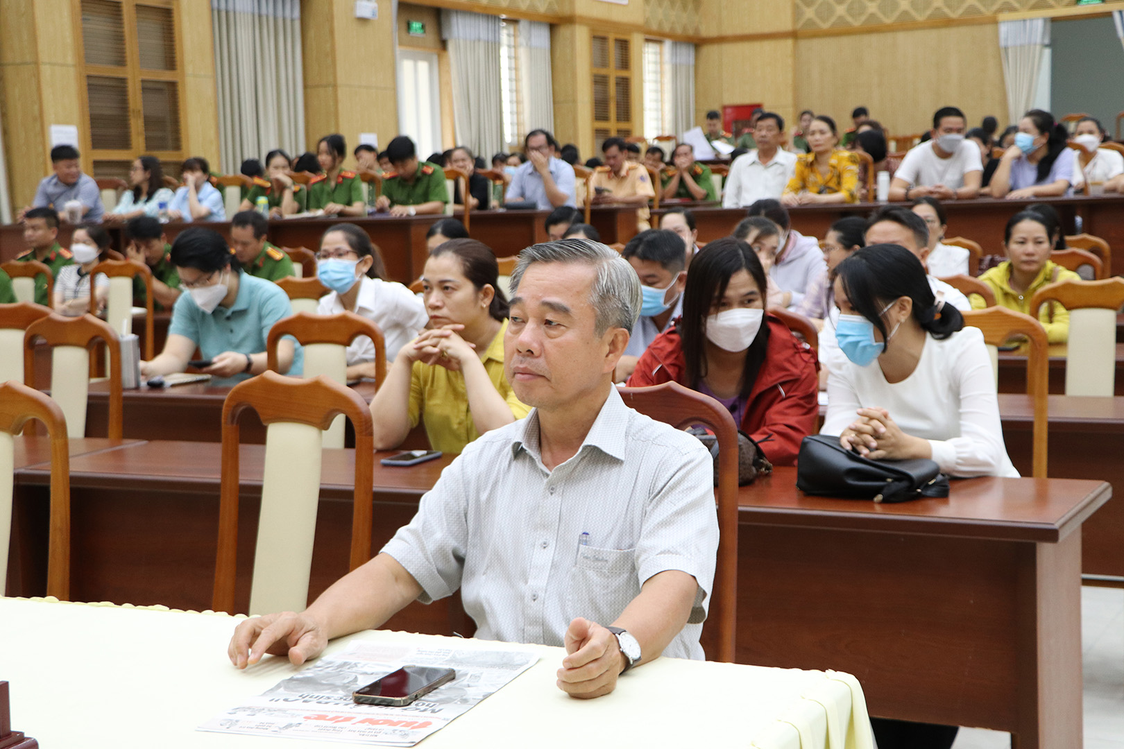 Ông Võ Hữu Hạnh, Phó Bí thư Thường trực Huyện ủy và các đảng viên tham gia buổi quán triệt.