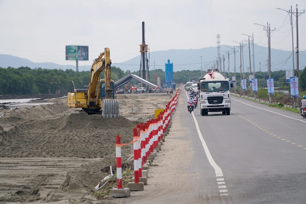 Thi công dự án nâng cấp, mở rộng đường 994 đoạn qua xã Long Sơn (TP. Vũng Tàu).