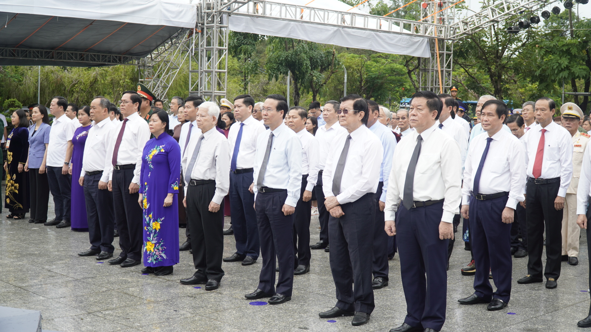 Ông Võ Văn Thưởng, Ủy viên Bộ Chính trị, Chủ tịch nước Cộng hòa xã hội chủ nghĩa Việt Nam; nguyên lãnh đạo Đảng, Nhà nước ; lãnh đạo các bộ, ban, ngành Trung ương; lãnh đạo tỉnh Bà Rịa-Vũng Tàu và các địa phương; các đại biểu tham dự Lễ viếng. 