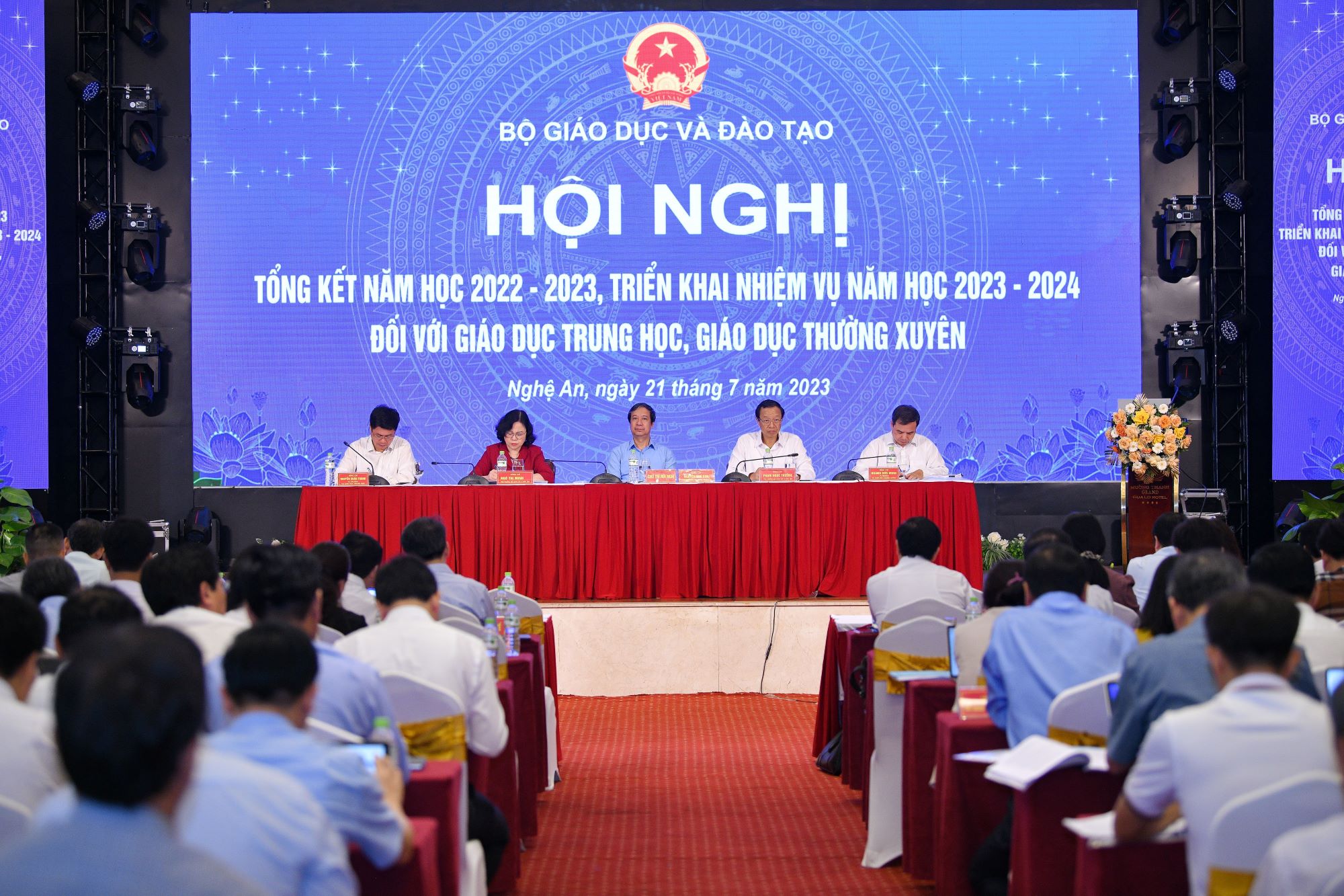 Dự hội nghị có Bộ trưởng Nguyễn Kim Sơn, Thứ trưởng Phạm Ngọc Thưởng, Thứ trưởng Ngô Thị Minh.