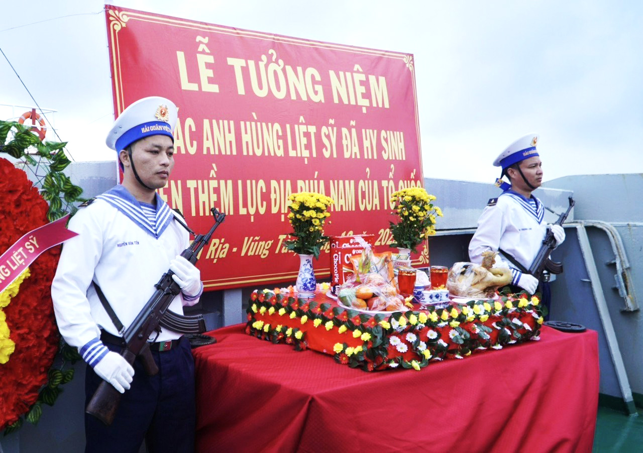 Lễ tưởng niệm các cán bộ, chiến sĩ nhà giàn DK1 hy sinh trong khi làm nhiệm vụ  trên thềm lục địa phía Nam của Tổ quốc.